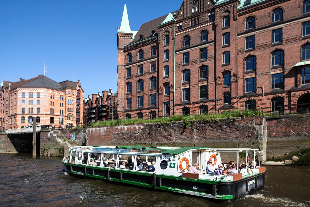 Barkasse in der Speicherstadt-Mediaserver Hamburg-© Mediaserver Hamburg - Jörg Modrow